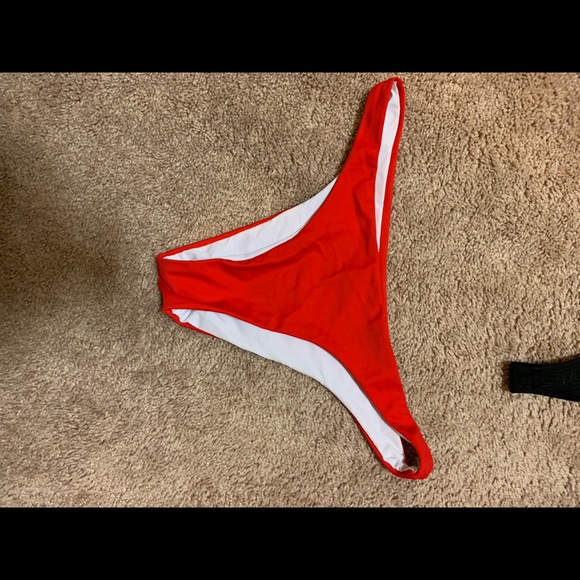 Red Bikini - Picture 4 of 5